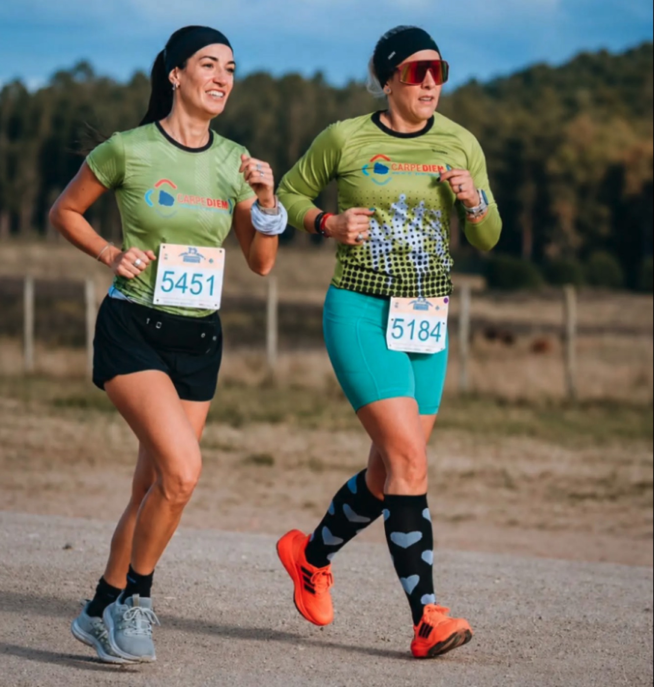 Integrantes de Carpediem corriendo juntos
